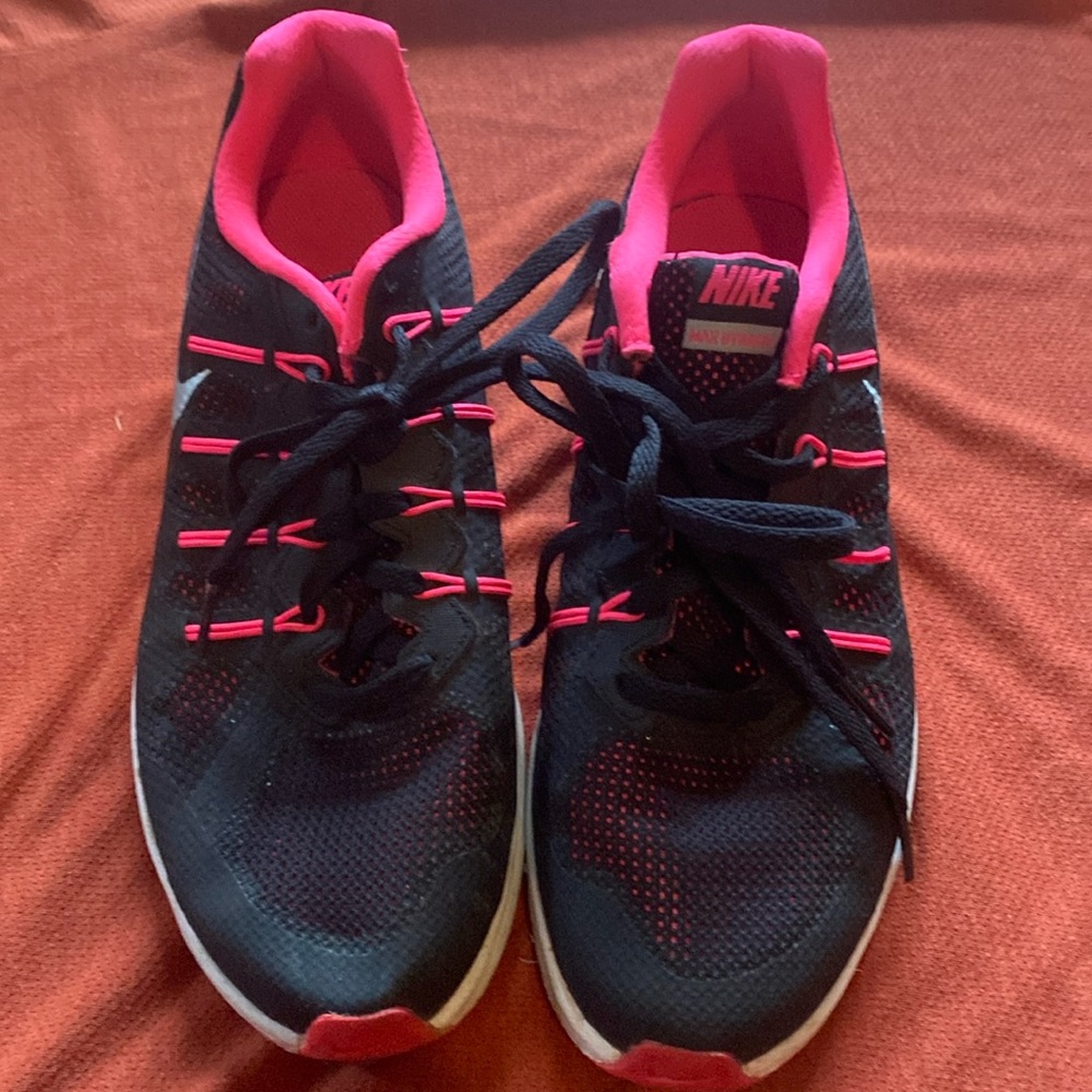 6.5Y Nike sneakers!